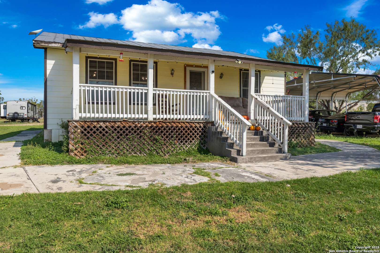 Devine, TX 78016,240 County Road 775