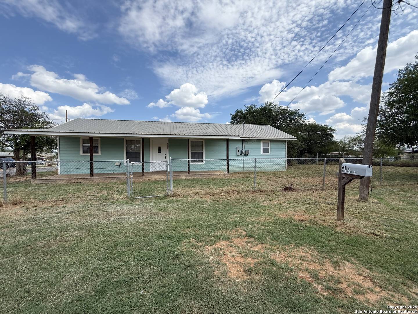 Dilley, TX 78017,611 Meerscheidt St