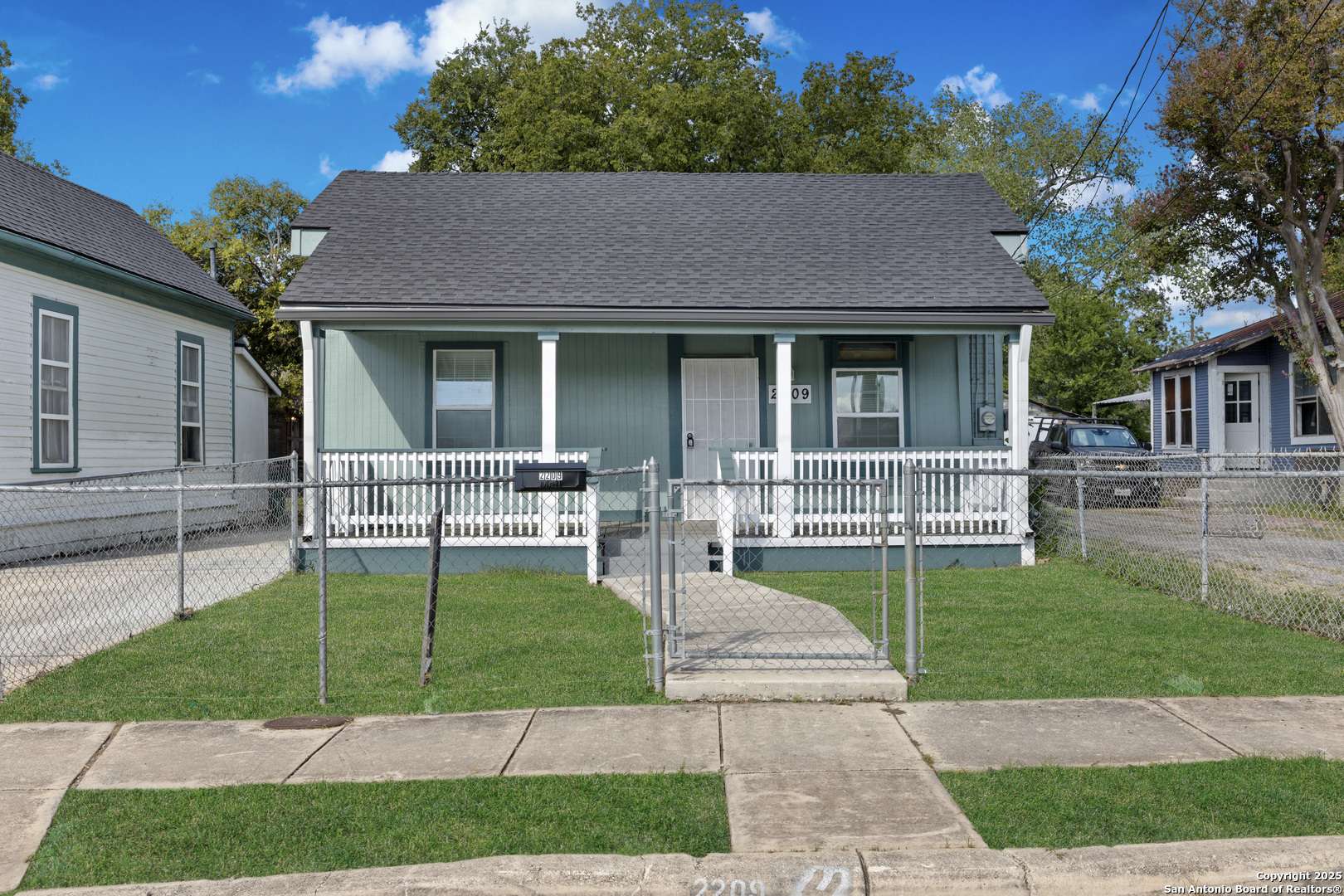 San Antonio, TX 78212,2209 N Flores