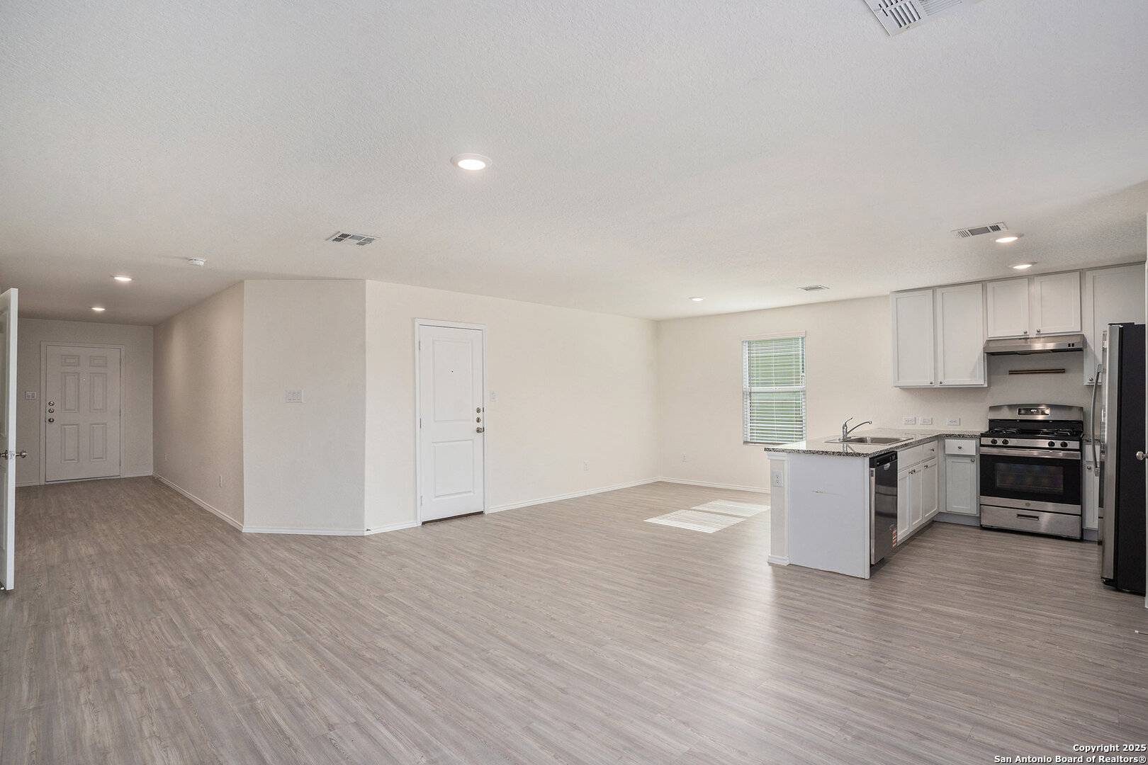 Converse, TX 78109,10526 Varmus Dr