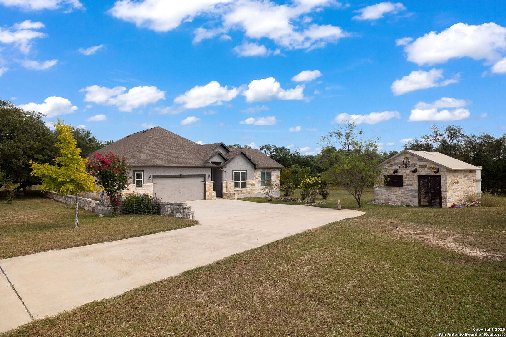 Pipe Creek, TX 78063,2407 FM 1283