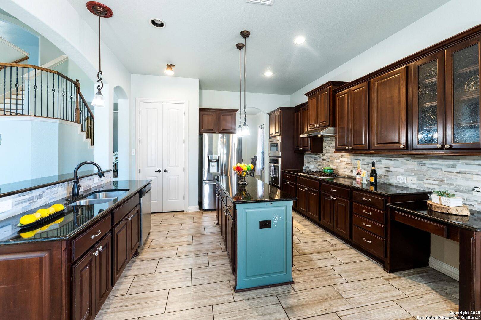 Helotes, TX 78023-3523,11407 MASSIVE MT