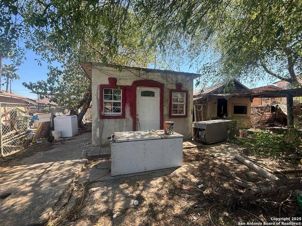 Laredo, TX 78046,2206 smith