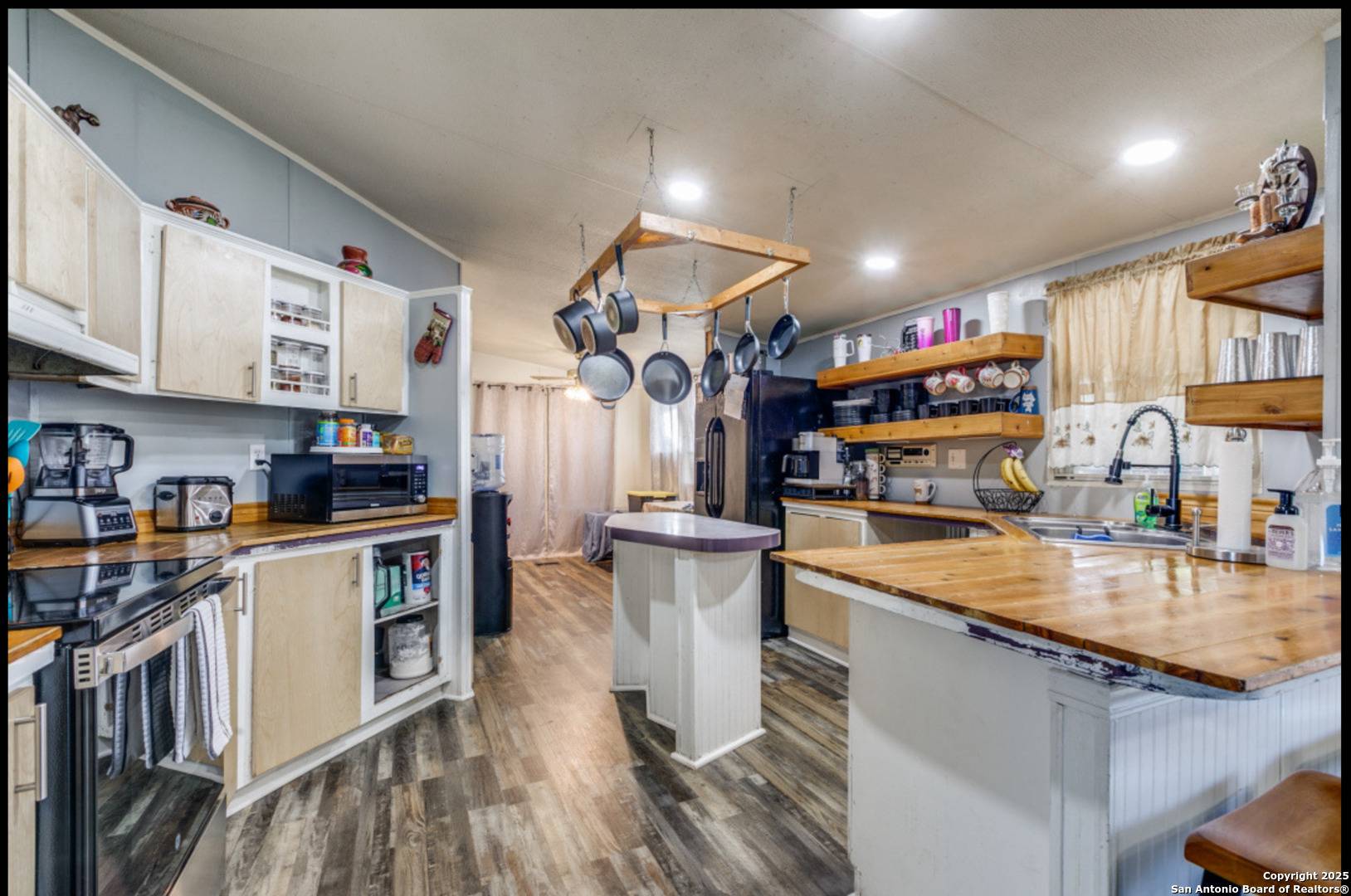 Elmendorf, TX 78112,4303 Water Oak Dr