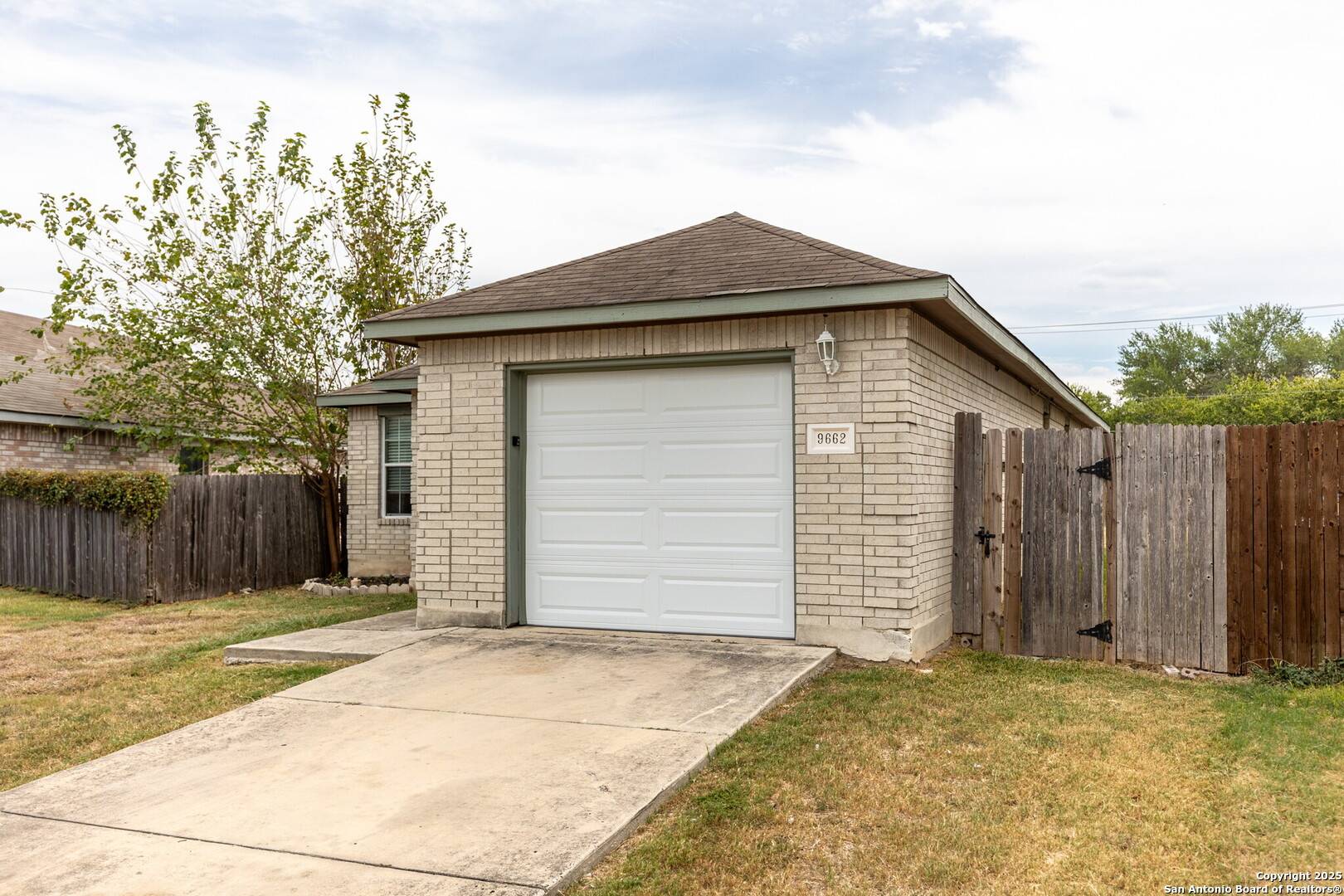 San Antonio, TX 78245,9662 Acadian