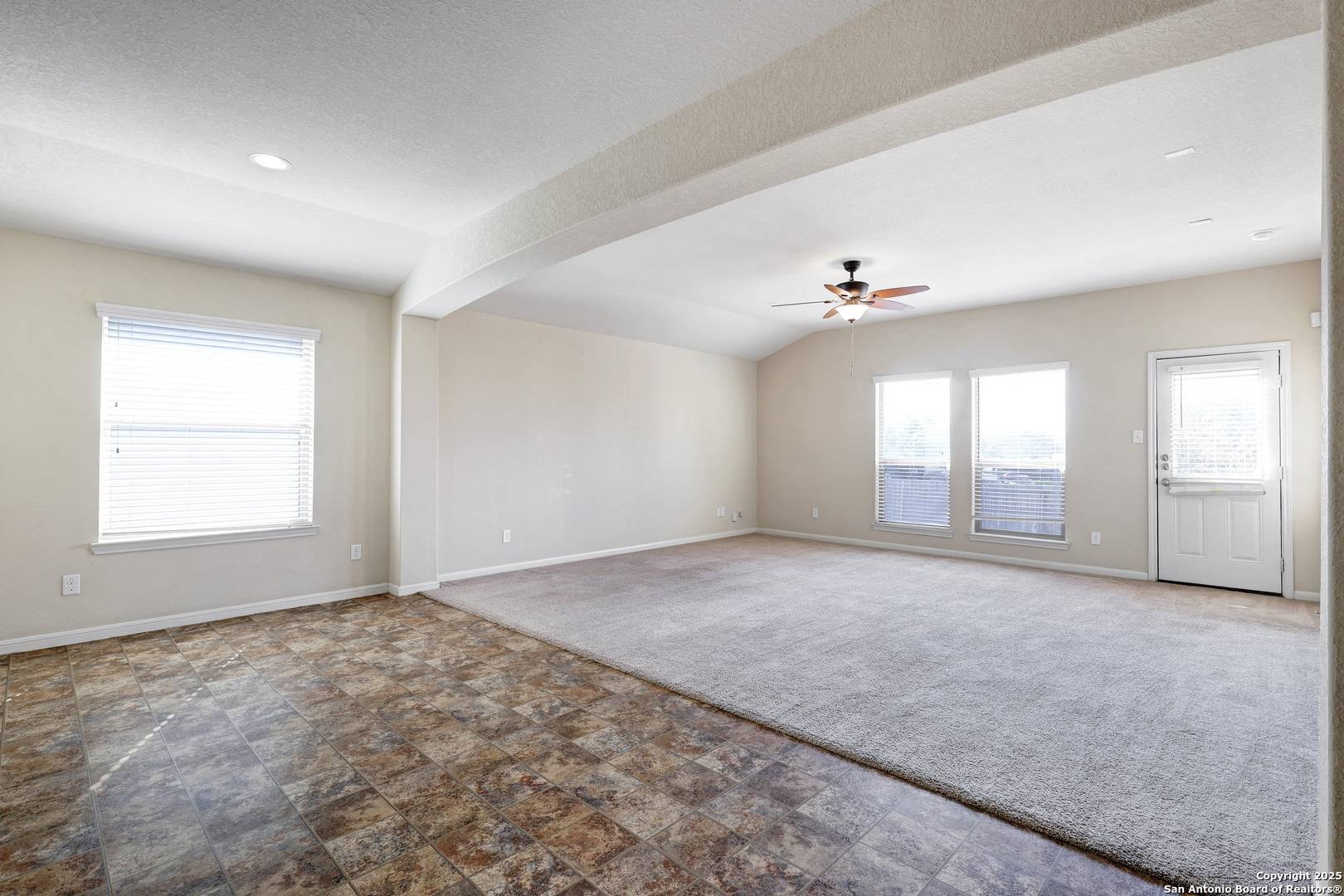 Converse, TX 78109,4931 Badland Beacon