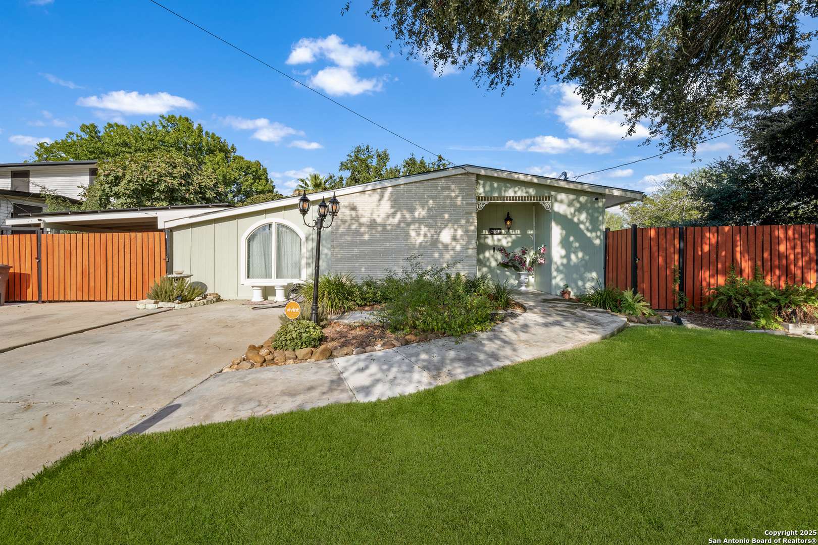 San Antonio, TX 78227,2046 springvale