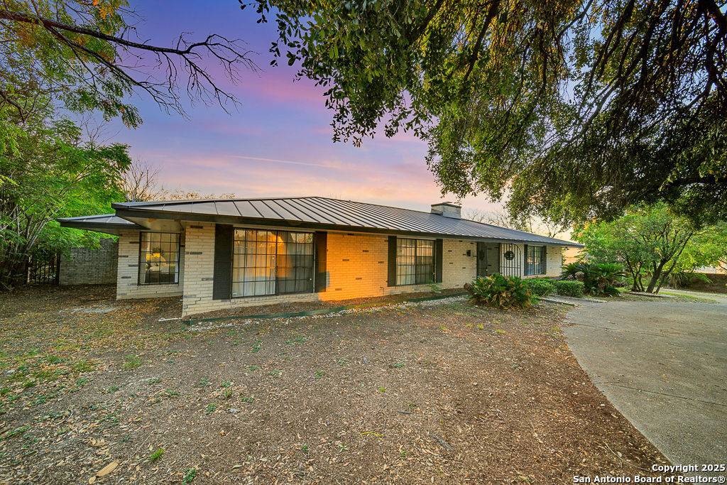 Castle Hills, TX 78213,605 Squires