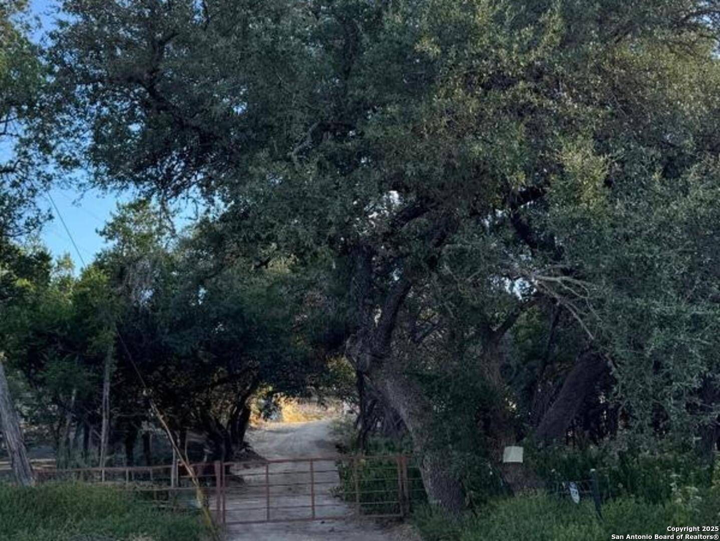 Canyon Lake, TX 78133,196 Watts