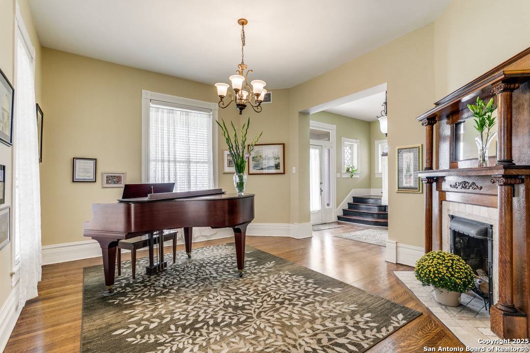 San Antonio, TX 78212,305 W Ashby