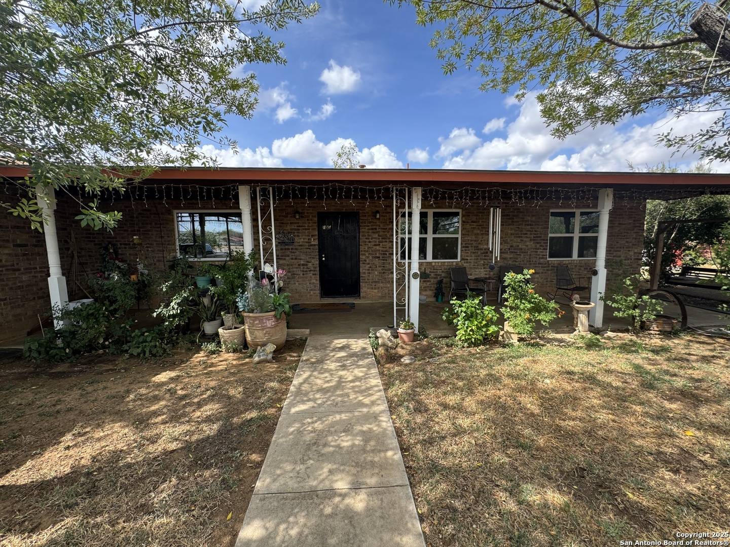 Cotulla, TX 78014,205 TRAVIS