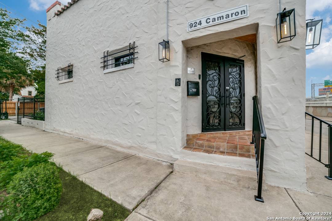 San Antonio, TX 78212-5111,924 Camaron