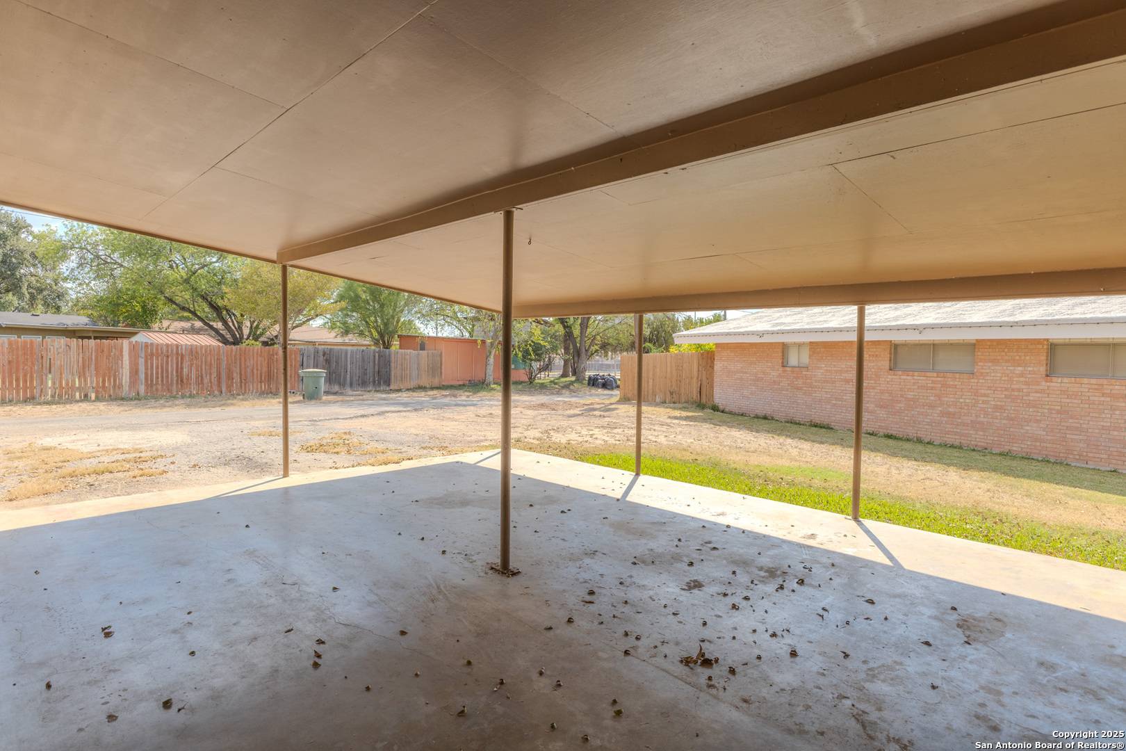 Uvalde, TX 78801,717 skylane