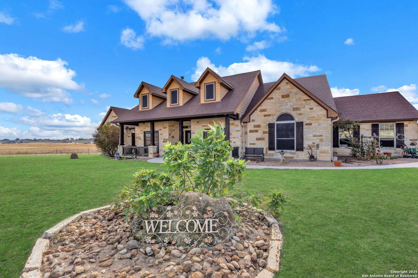 La Vernia, TX 78121,233 Scenic Hills