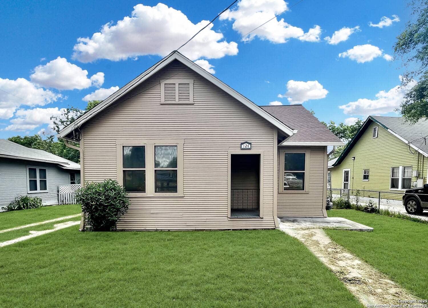 San Antonio, TX 78211,124 GIFFORD ST