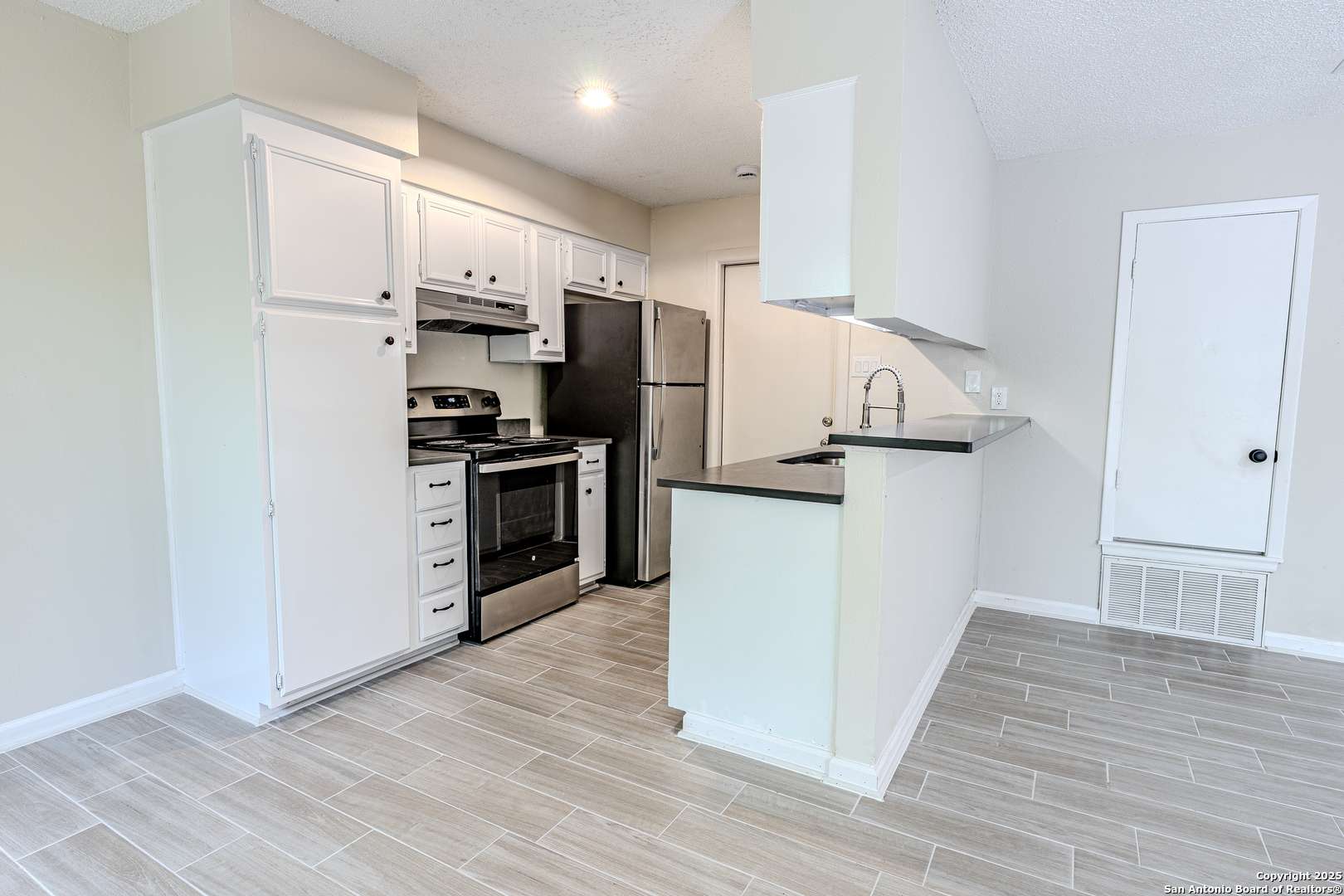 San Antonio, TX 78240,6913 Forest Meadow