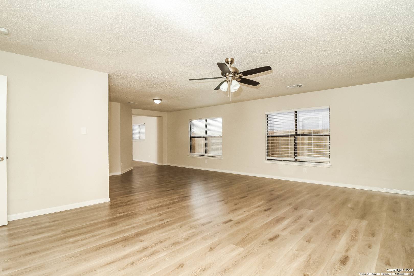 Converse, TX 78109-3380,8182 CHERYL MEADOW DR