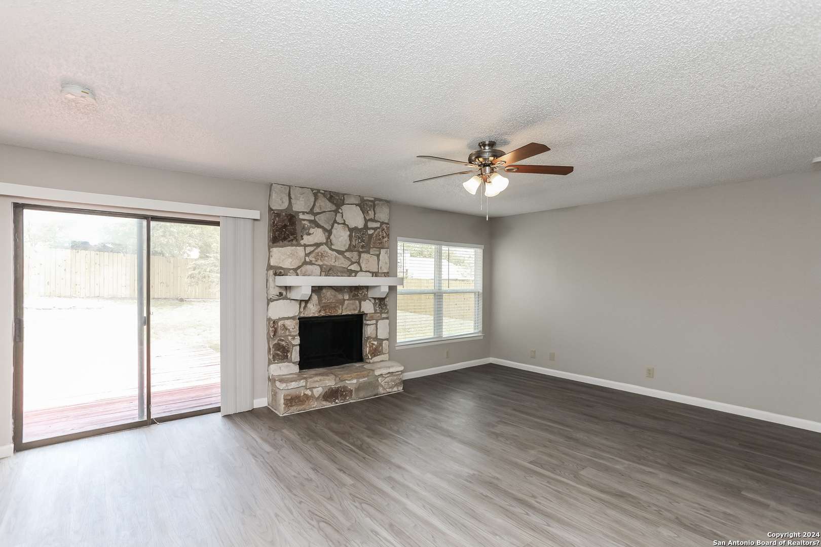 Converse, TX 78109,7111 Apache Ridge