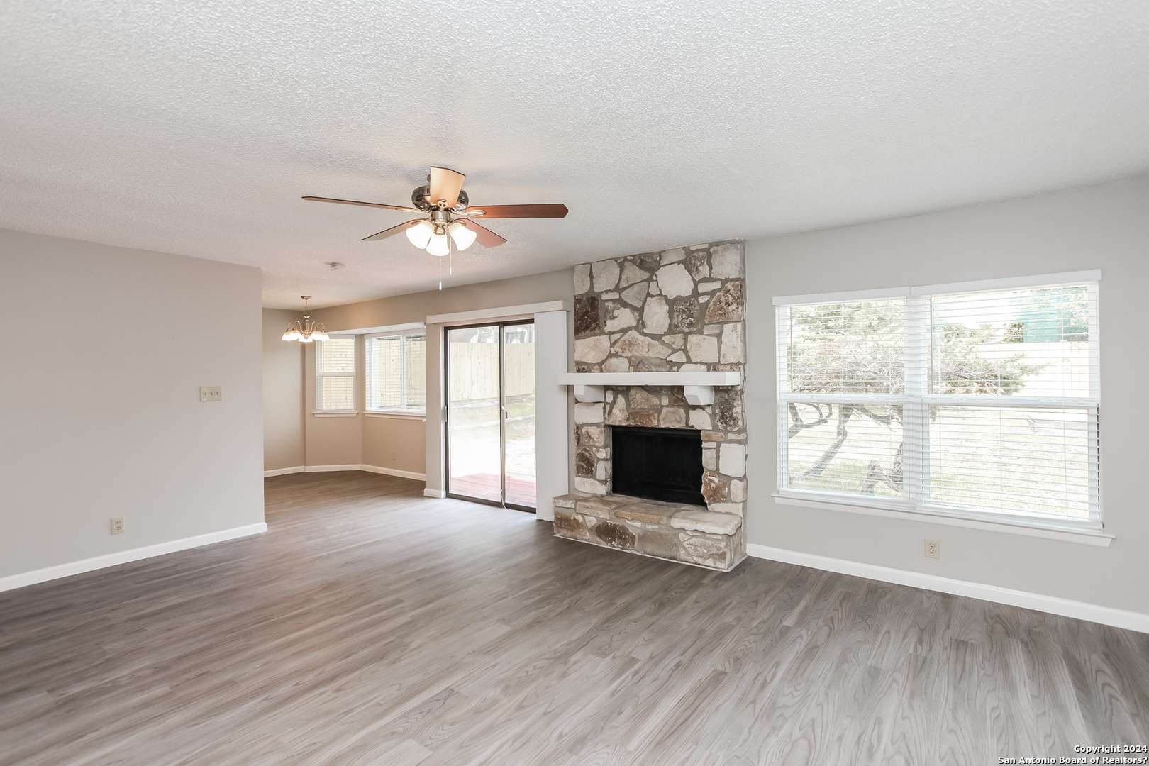 Converse, TX 78109,7111 Apache Ridge