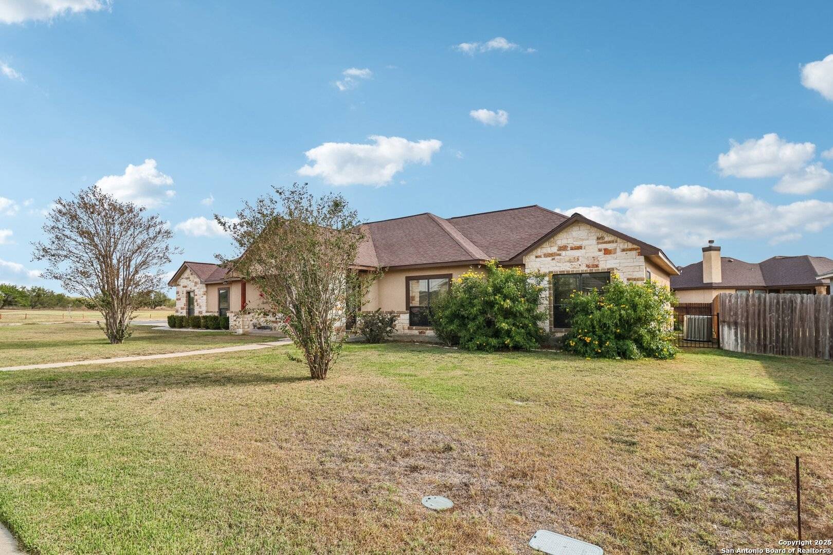 Floresville, TX 78114,100 Fairway