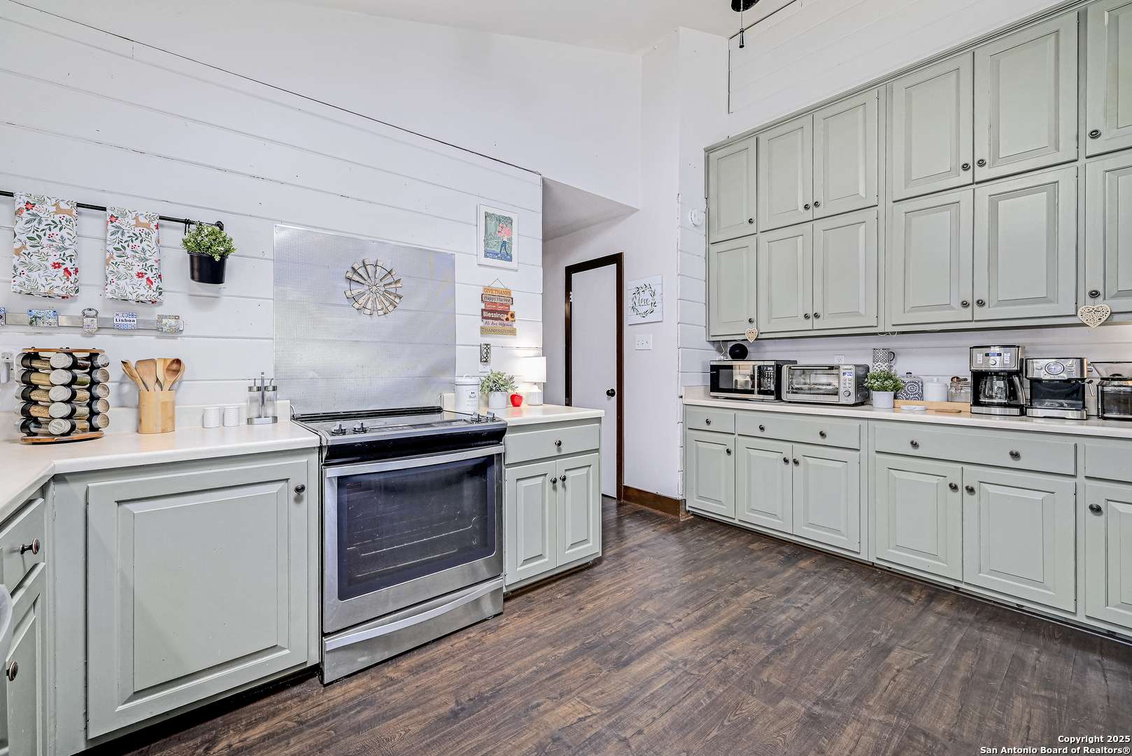 San Antonio, TX 78240,6841 Country View