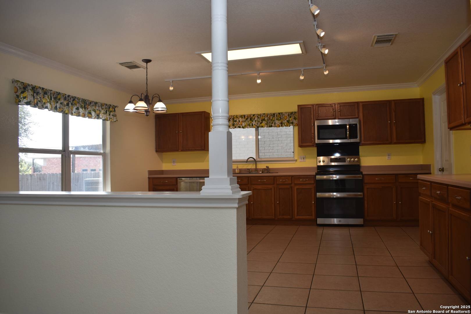 San Antonio, TX 78245-2740,10434 Manor Creek