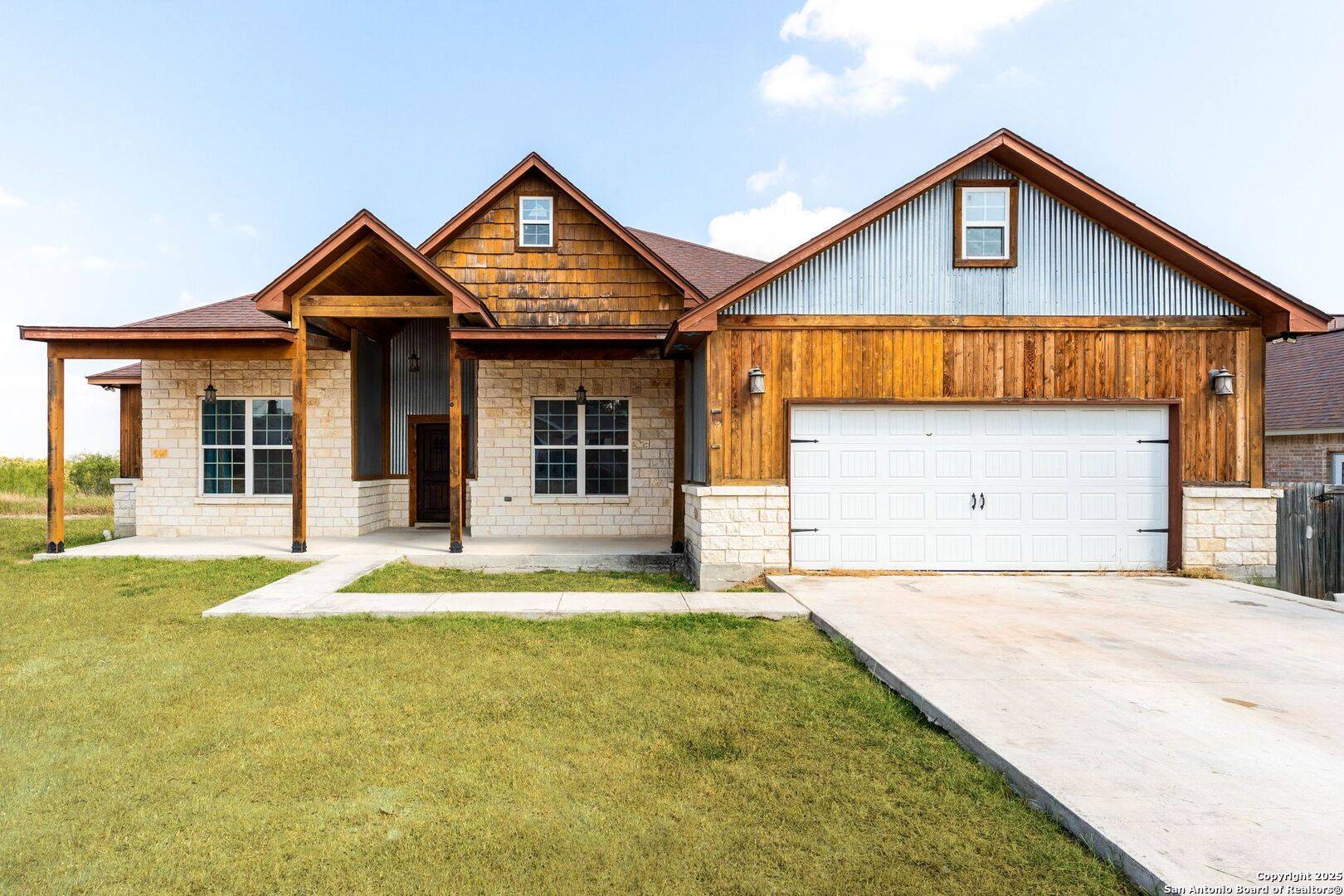 Castroville, TX 78009,2211 Geneva