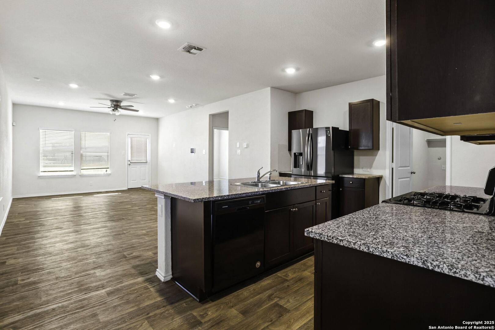 Floresville, TX 78114,109 Hogans Alley