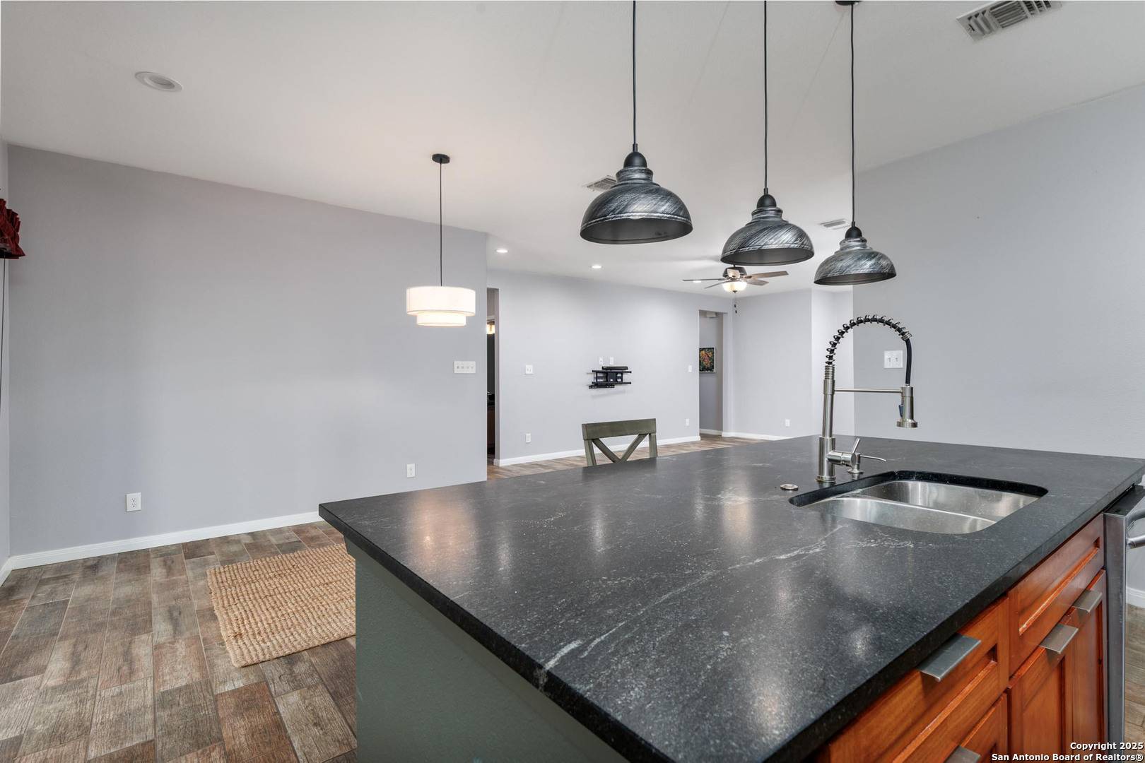 San Antonio, TX 78224,9527 Butterfly Bend