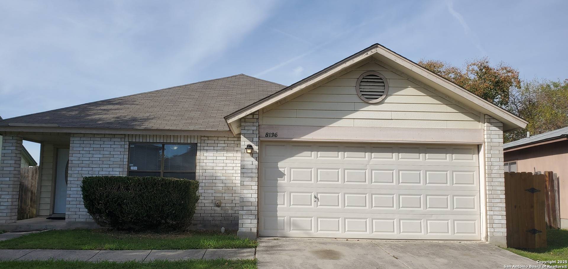 Converse, TX 78109,8136 Maple Meadow