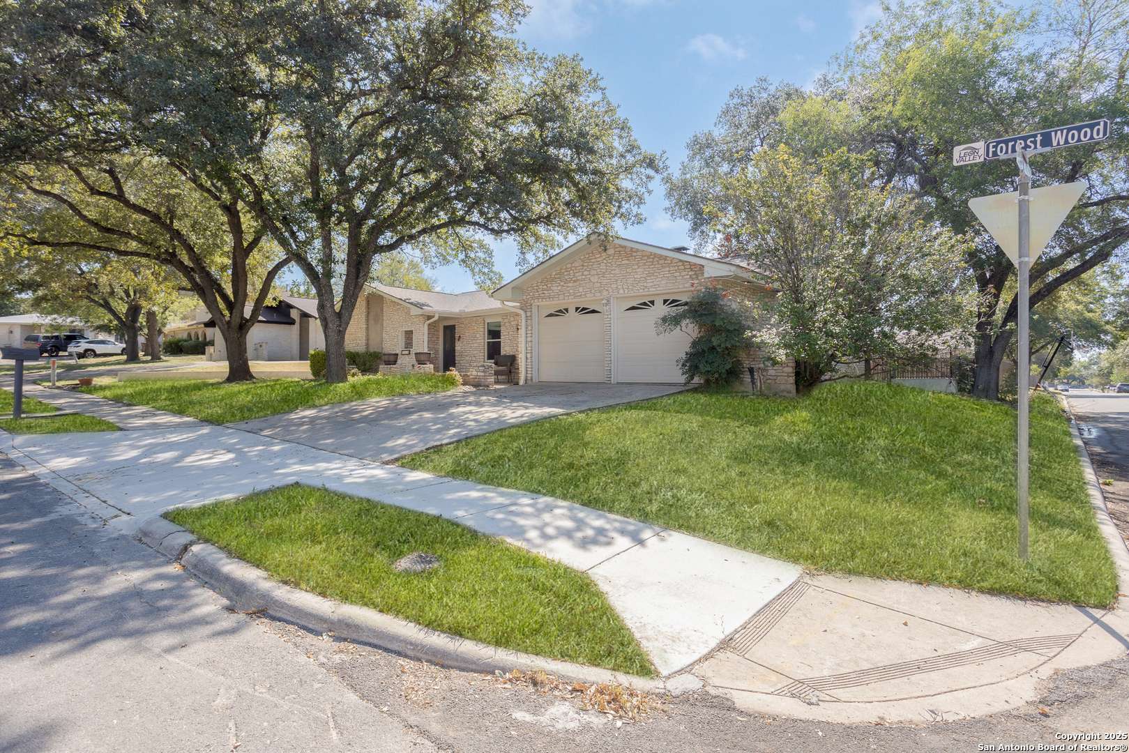 San Antonio, TX 78240,6114 Forest Wood