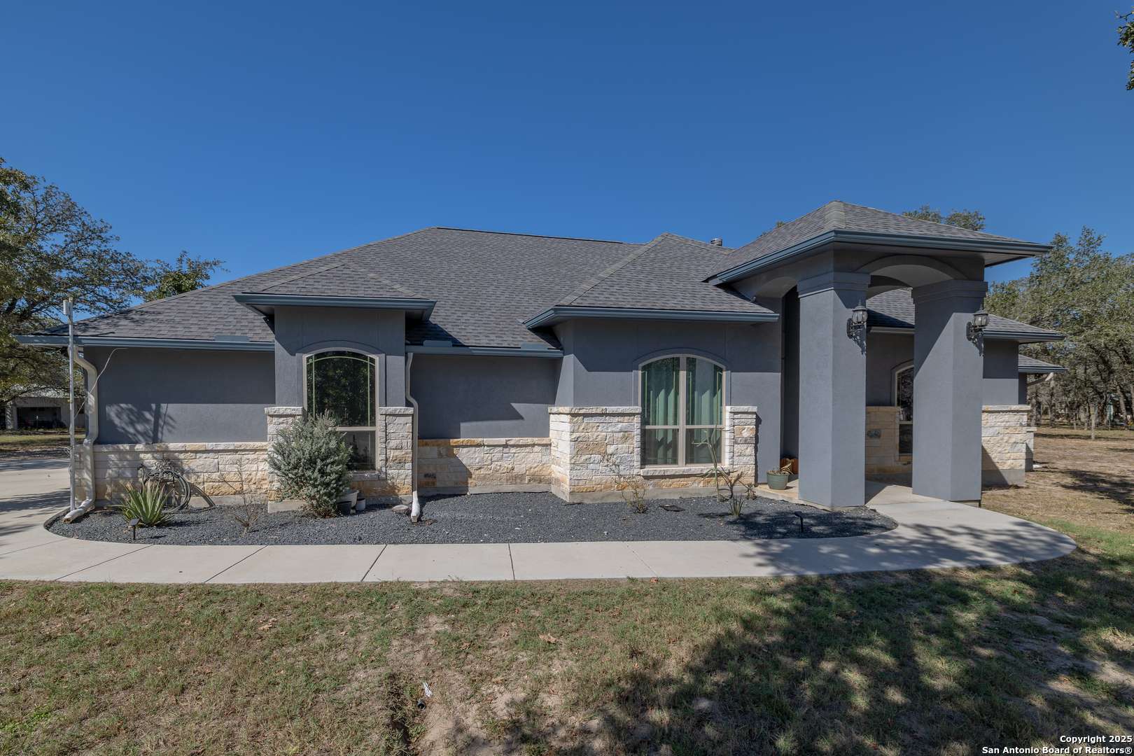 Floresville, TX 78114,355 Shannon Ridge Dr
