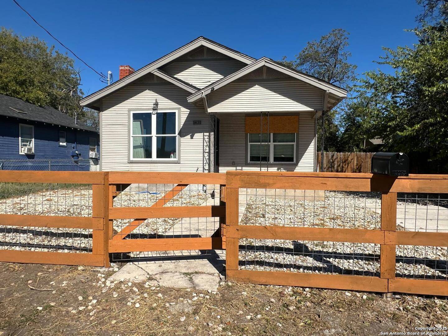 San Antonio, TX 78202,1431 crockett