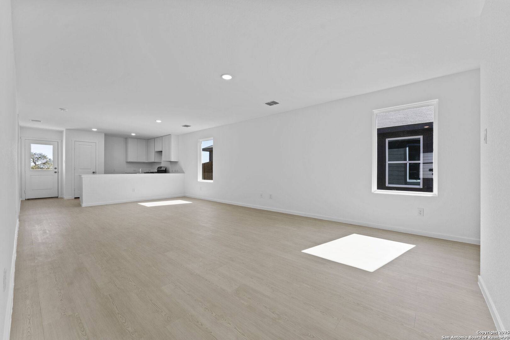 Converse, TX 78109,2206 Collins Aly