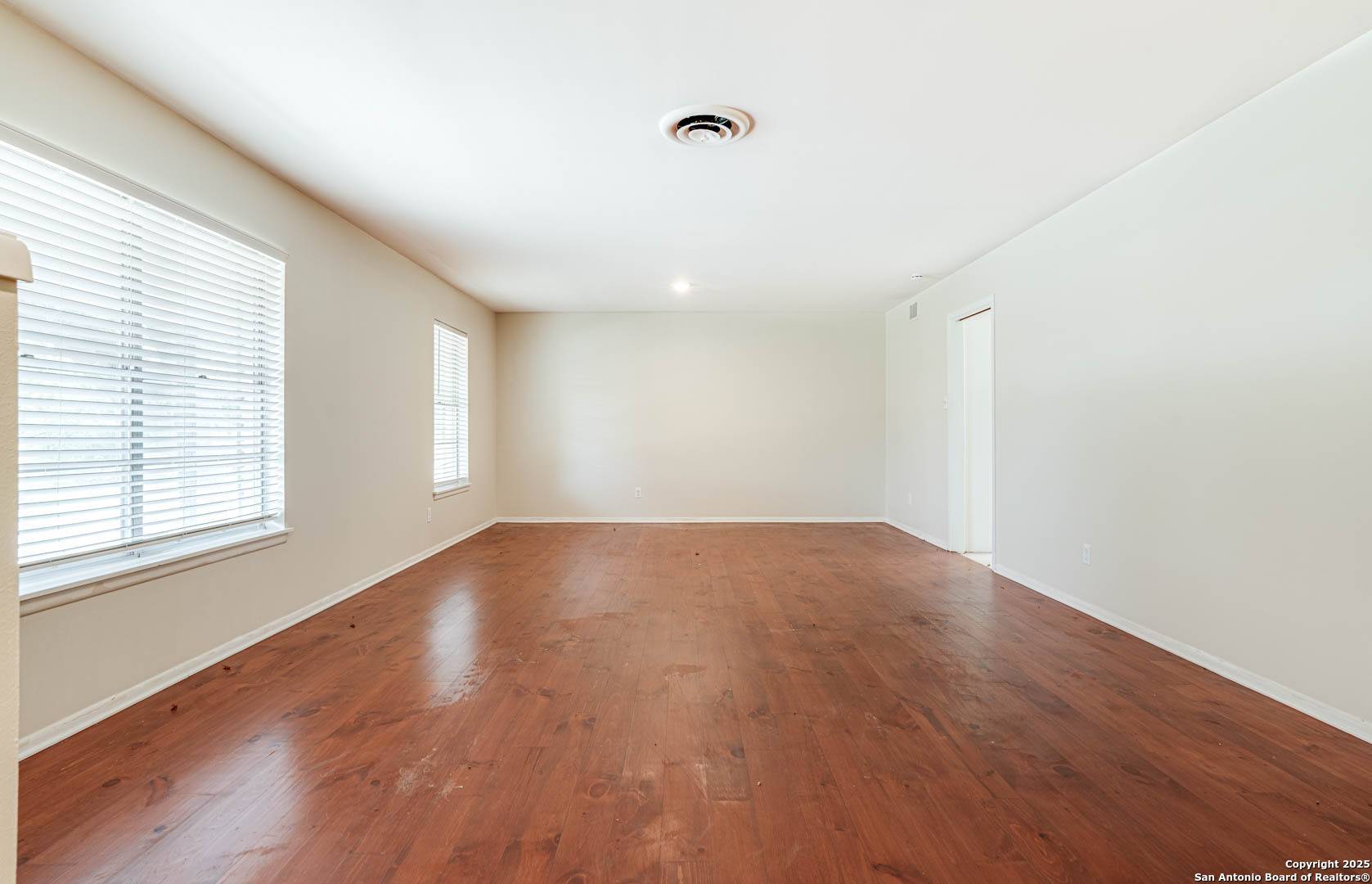 San Antonio, TX 78229,211 E Woodlake