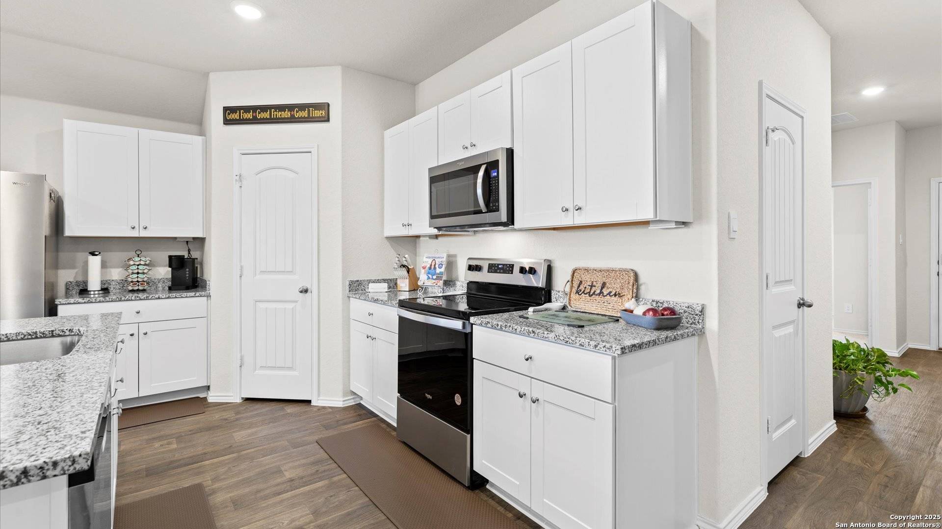 Seguin, TX 78155,424 Chaco Loop