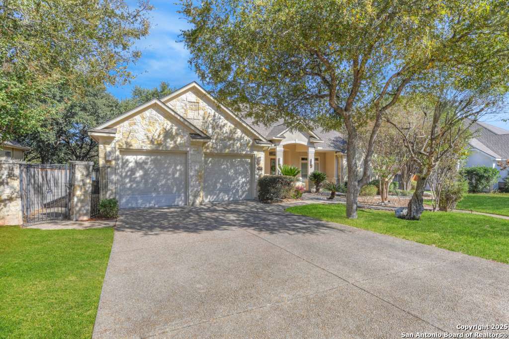 Helotes, TX 78023,142 Candelaria