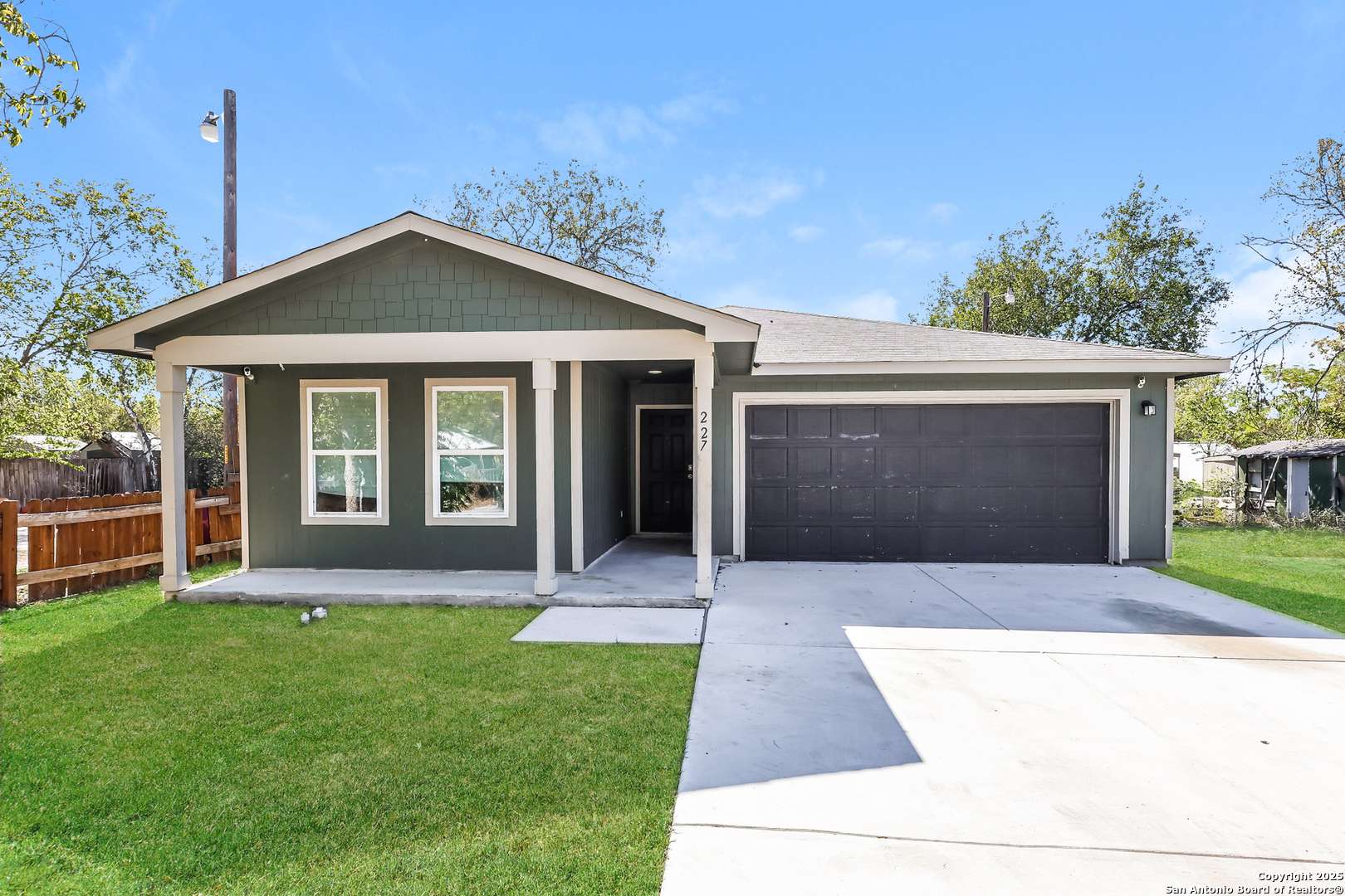 Seguin, TX 78155,227 Lopez