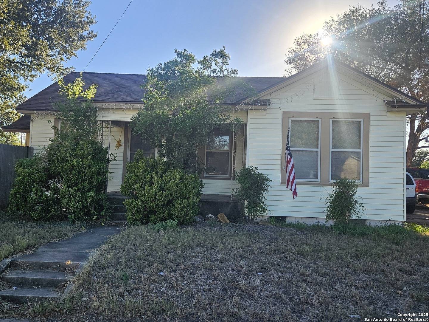 Floresville, TX 78114