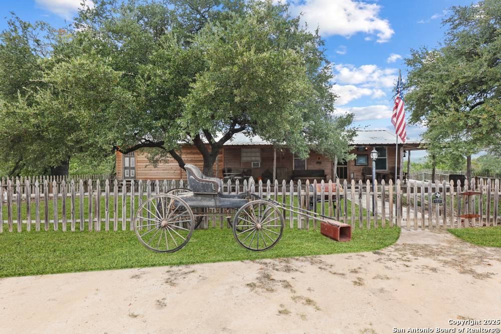 Pipe Creek, TX 78063,596 Oakridge Ln