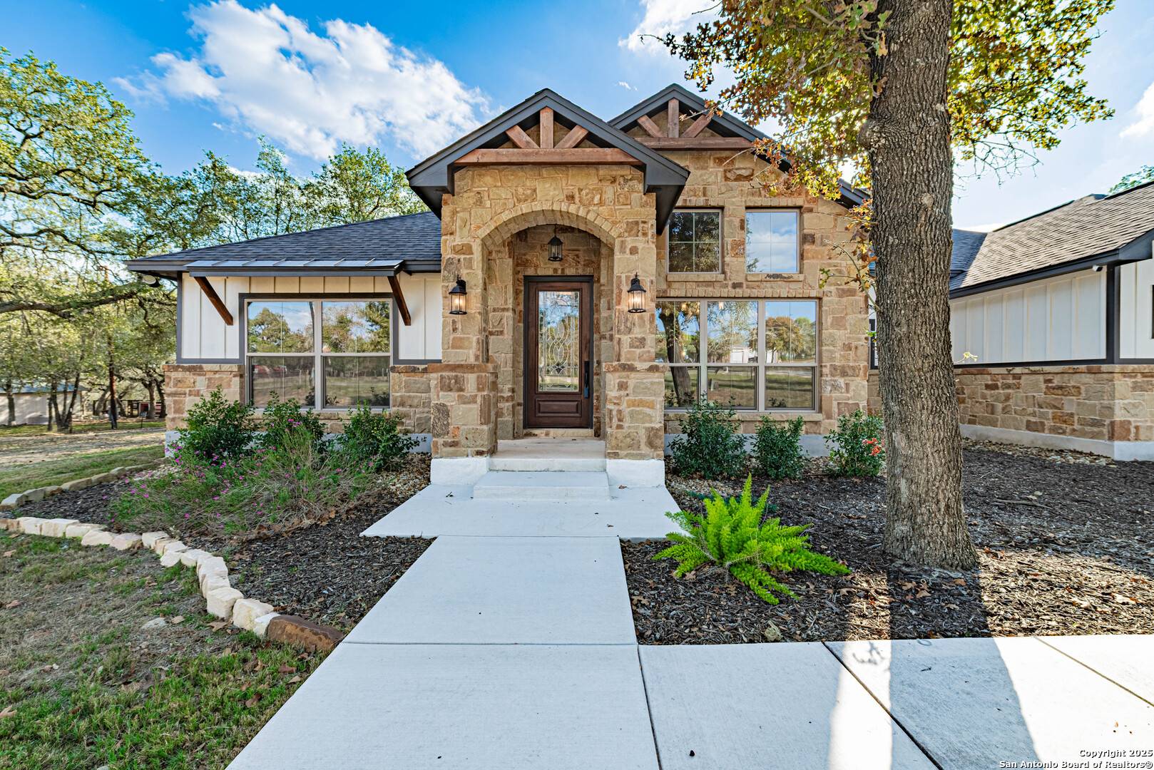 Adkins, TX 78101,140 Wood Valley