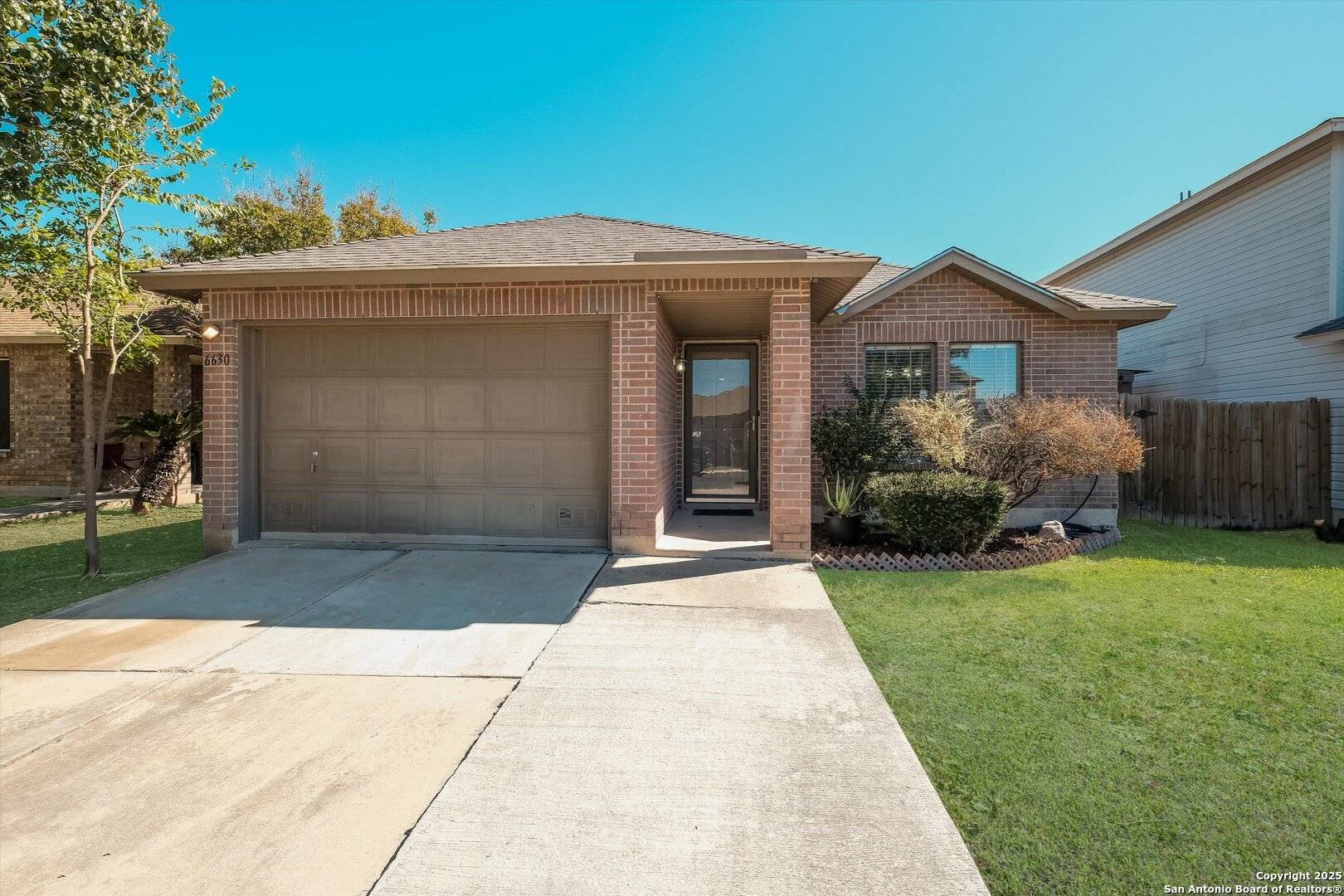 Converse, TX 78109,6630 Eastern Clouds