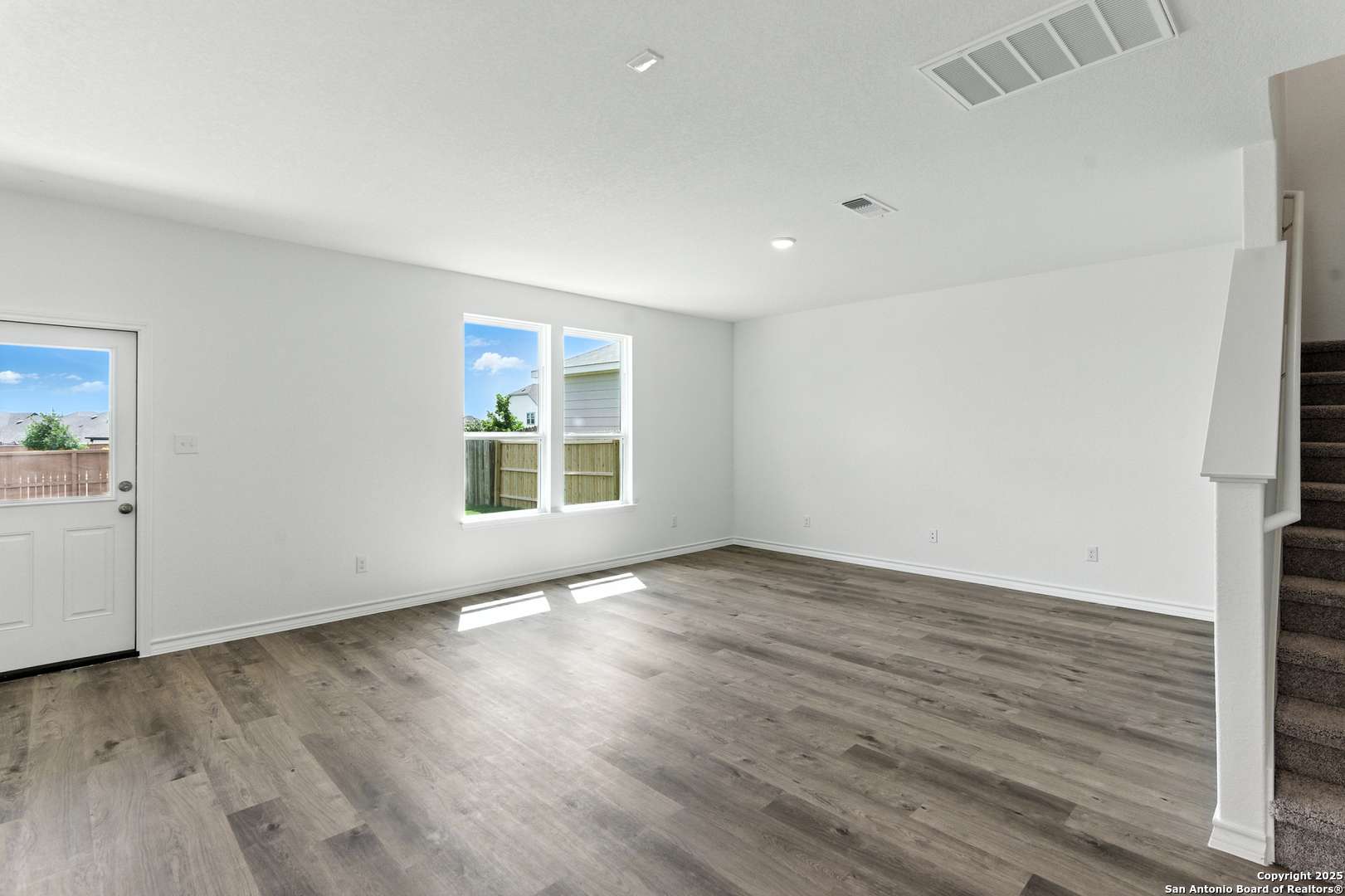 San Antonio, TX 78245,5126 Flight Sail