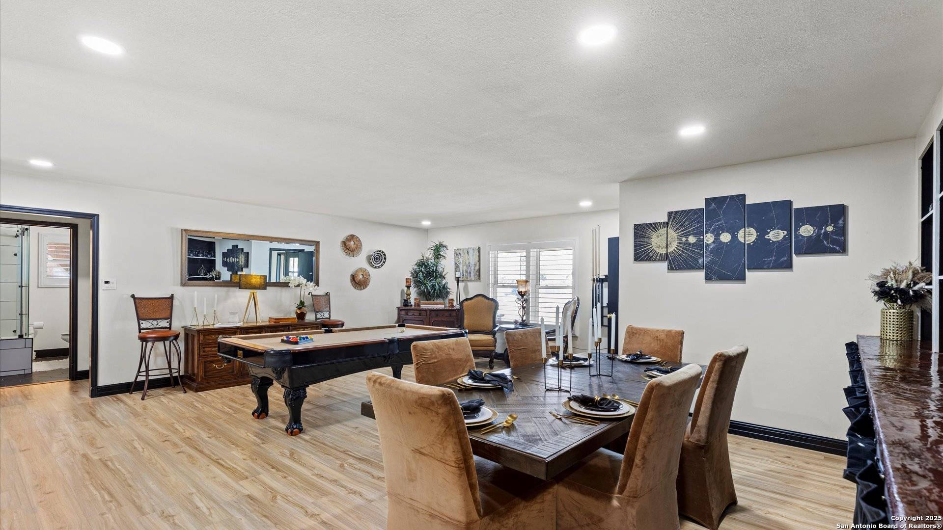 Mcqueeney, TX 78123-3212,207 WOODLAKE