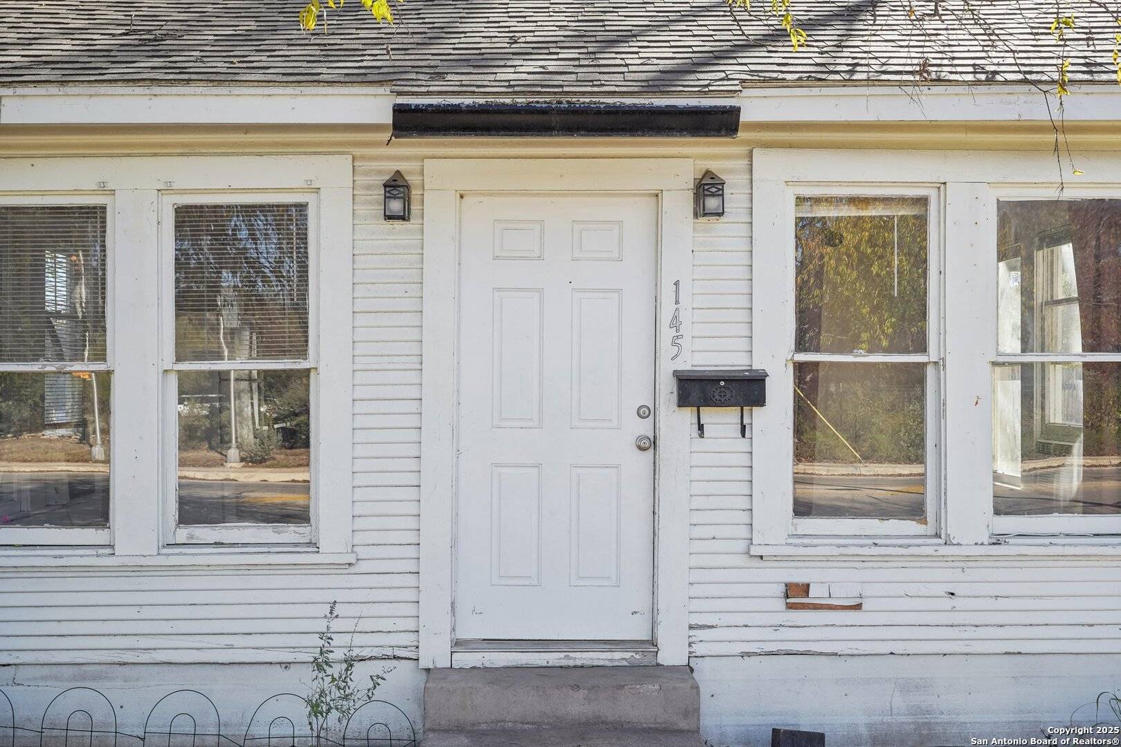 Kerrville, TX 78028,145 Francisco Lemos St