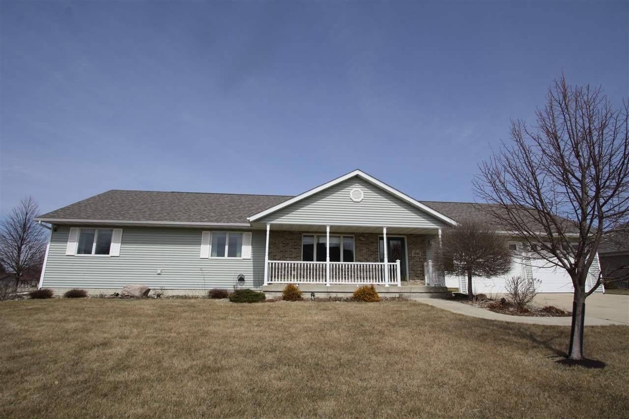 Oelwein, IA 50662,1401 E Knoll CT