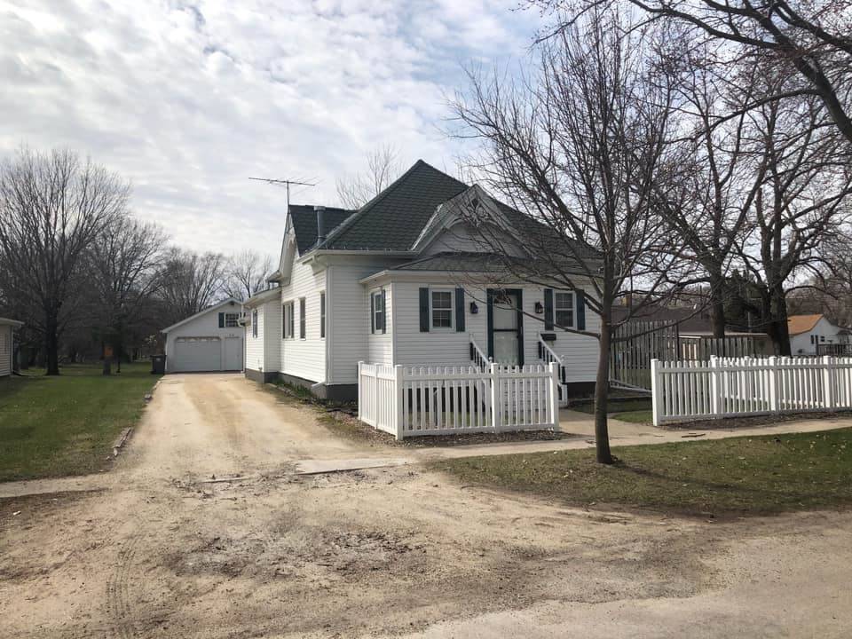 Oelwein, IA 50662,810 3rd Avenue SW