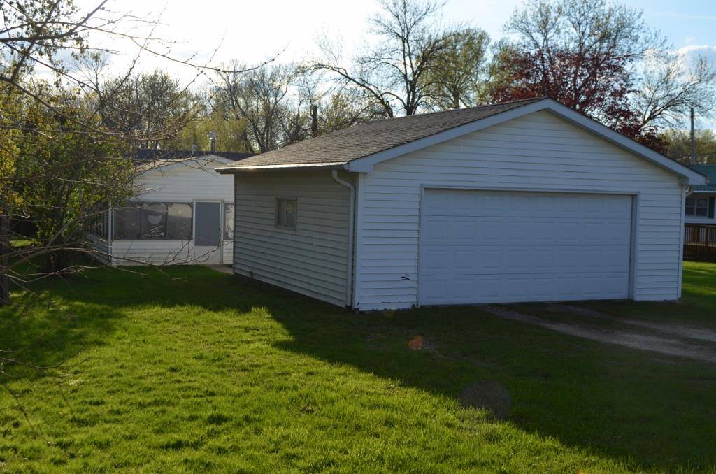 Oelwein, IA 50662,315 4th AVE NW