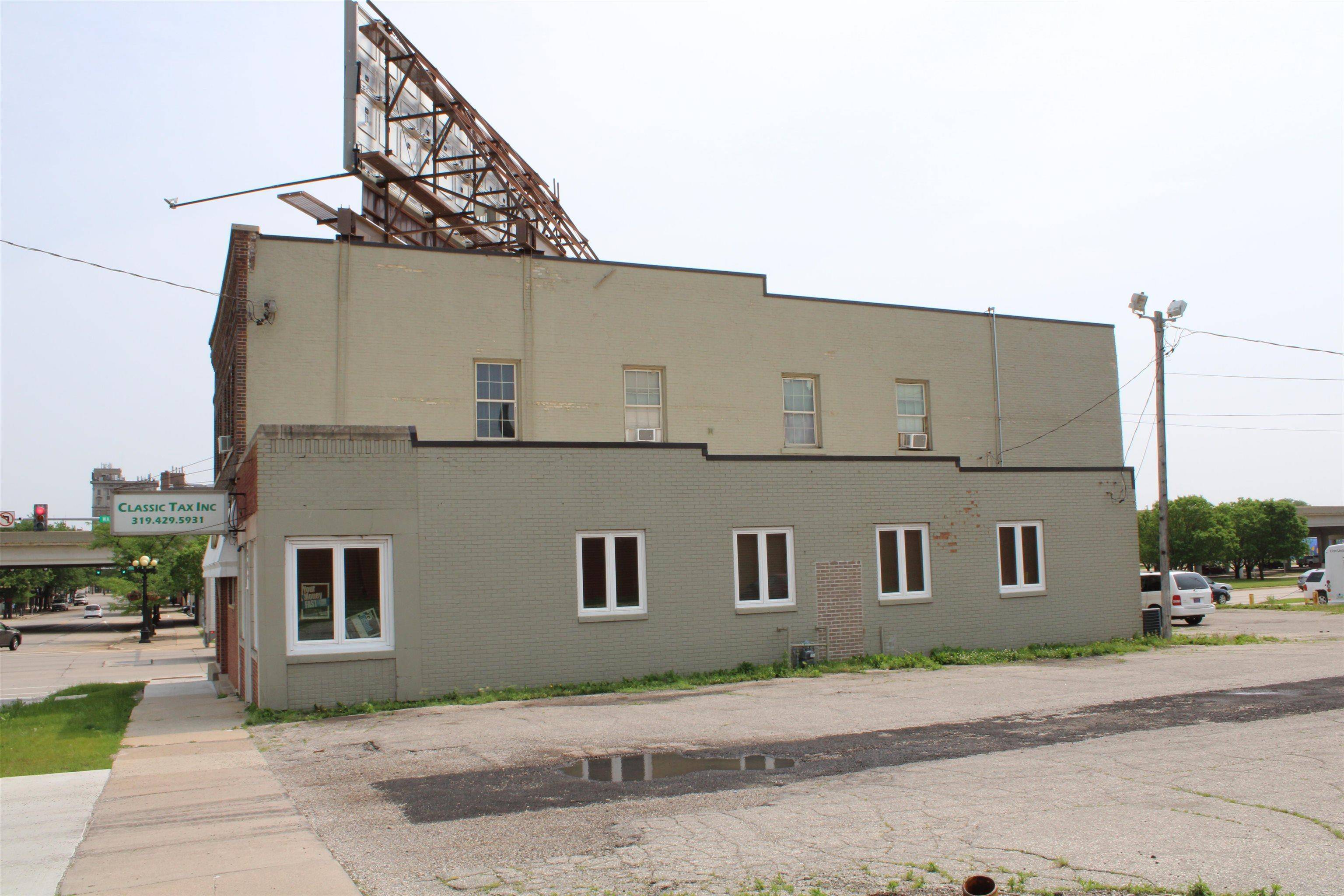 Waterloo, IA 50701,501-505 W 4th ST
