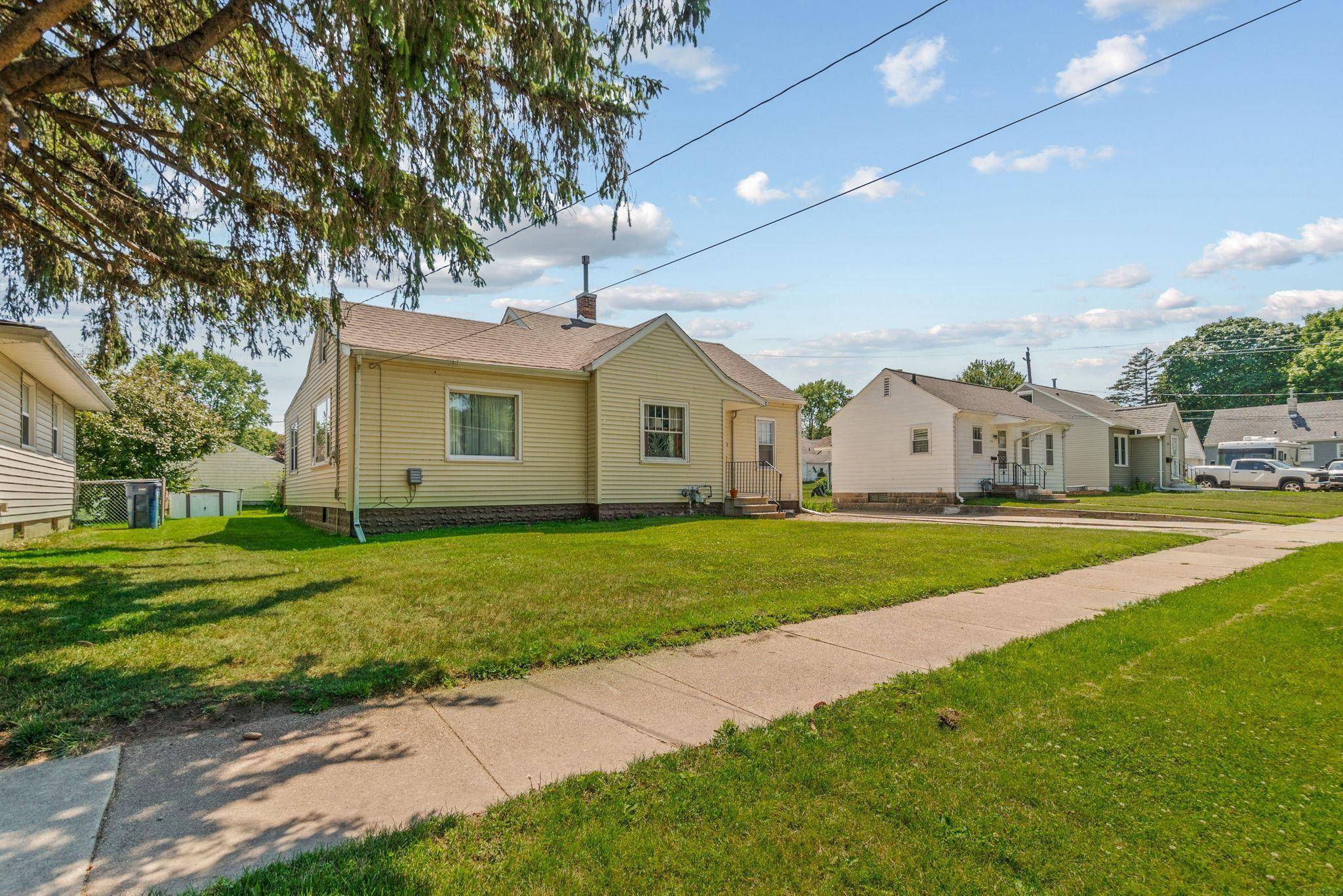 Waterloo, IA 50702,922 E Mitchell AVE
